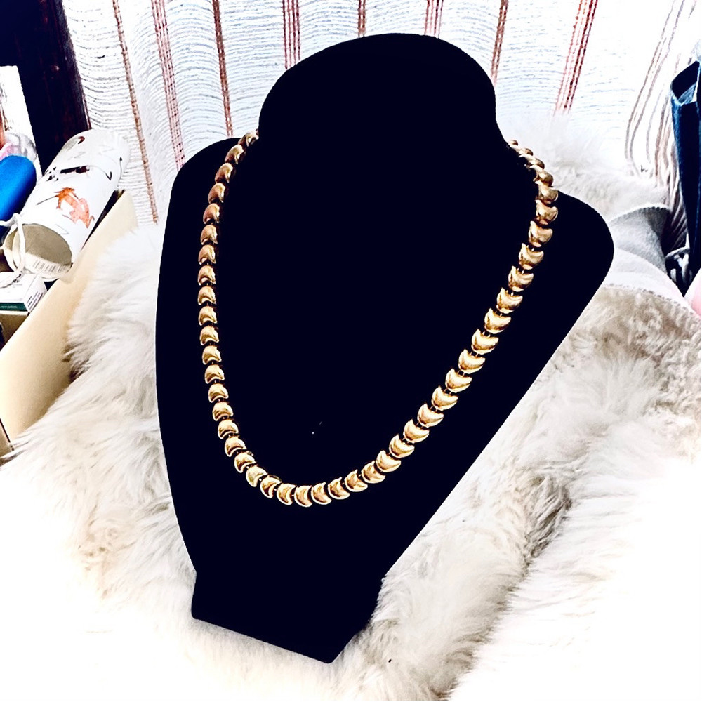 Vintage Gold Crescent Linked Napier 20”in Length Gold Necklace - Picture 11 of 12